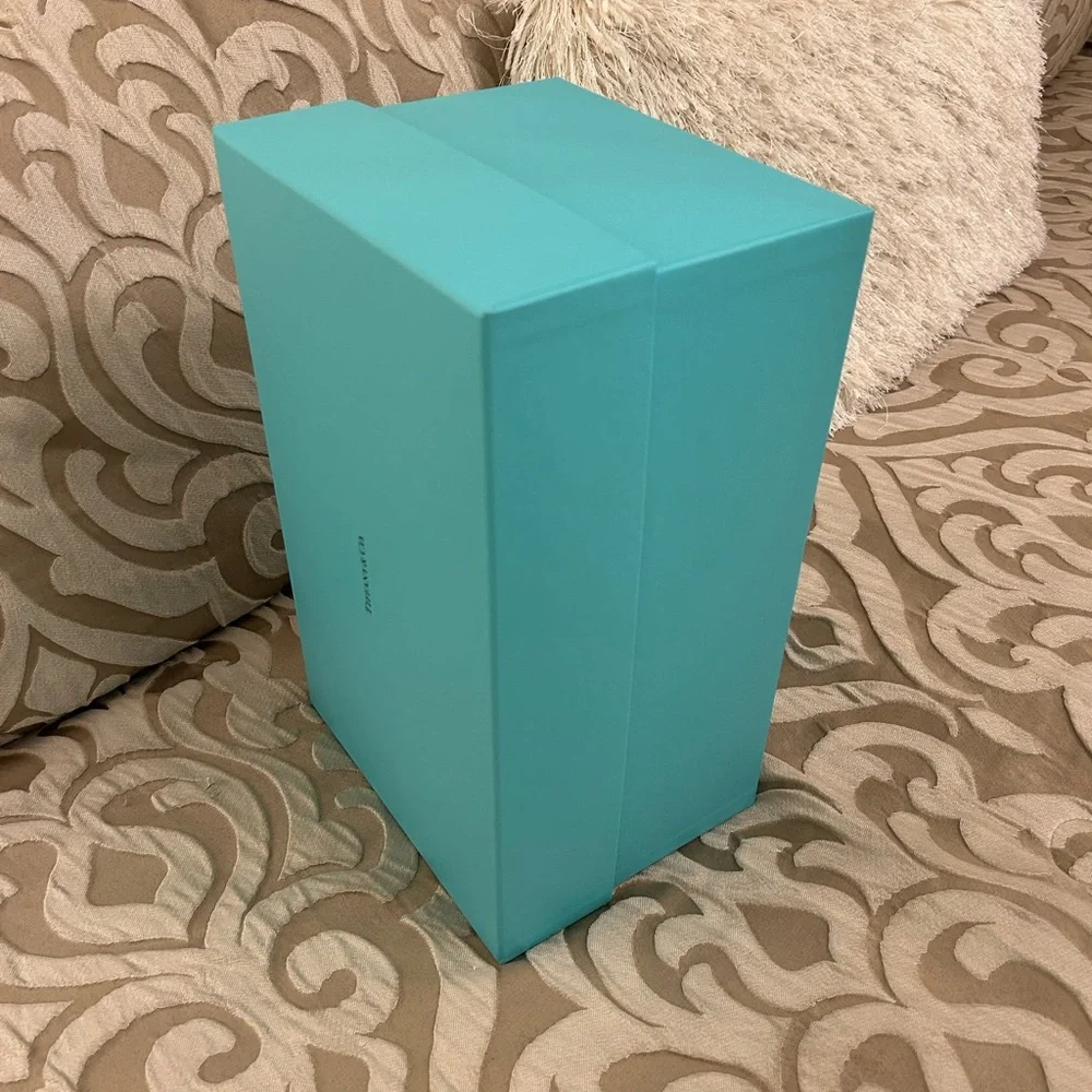 Tiffany & Co large gift box. - Picture 7 of 10